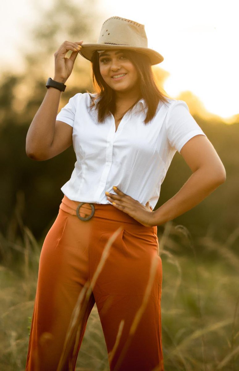 cinemapluz11's tweet photo. #ChubbyStar
#AkalyaVenkatesan
the roles she have done so far in kollywood
#Devaratam
#Dharalaprabhu
#Raatchasi
#K13
#Sangathamizhan
Is Grooming herself for Bigger Performing and Charming Roles
@iamakalya @onlynikil https://t.co/GN7lQ0II6q