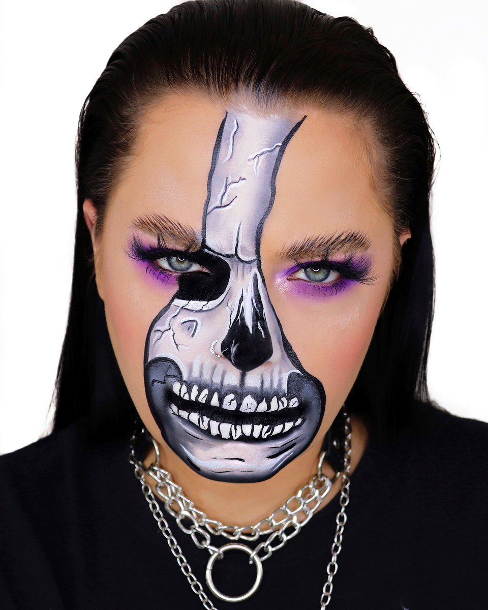 I’m 300 followers away from 10K on IG which is such a huge goal of mine, so if anyone would like to check my work out I’d be so grateful 🖤🥰 instagram.com/muaautumn