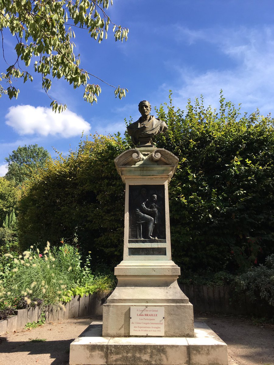 Loin du tumulte du monde, je vous emmène, par ce beau samedi de fin d’été, à Coupvray, sur les traces de l’un des Français les plus connus dans le monde, Louis Braille, le « vainqueur de la nuit éternelle ». Suivez-moi tout l’après-midi 