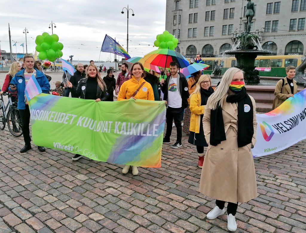 mariholopainen's tweet photo. Oikeus olla oma itsensä kuuluu yhdenvertaisesti kaikille.
@vihreat toivottavat iloista Pride-juhlaa!
@helsinkipride #imwithpride #pridehelsinki #prideHelsinki2020 #Pride2020 #vihreat https://t.co/ZkfA4AWvRt
