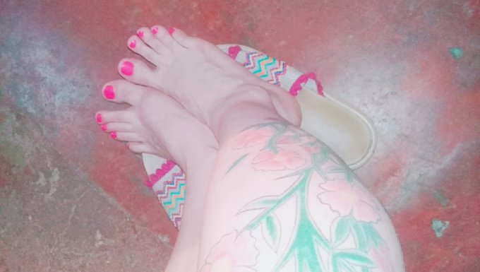 Mis bellos piesitos🥰👣👣 https://t.co/Dz8PjX4hBF<a href="/tag/nuevafotodeperfil"class="tags"><span>#nuevafotodeperfil</span></a>