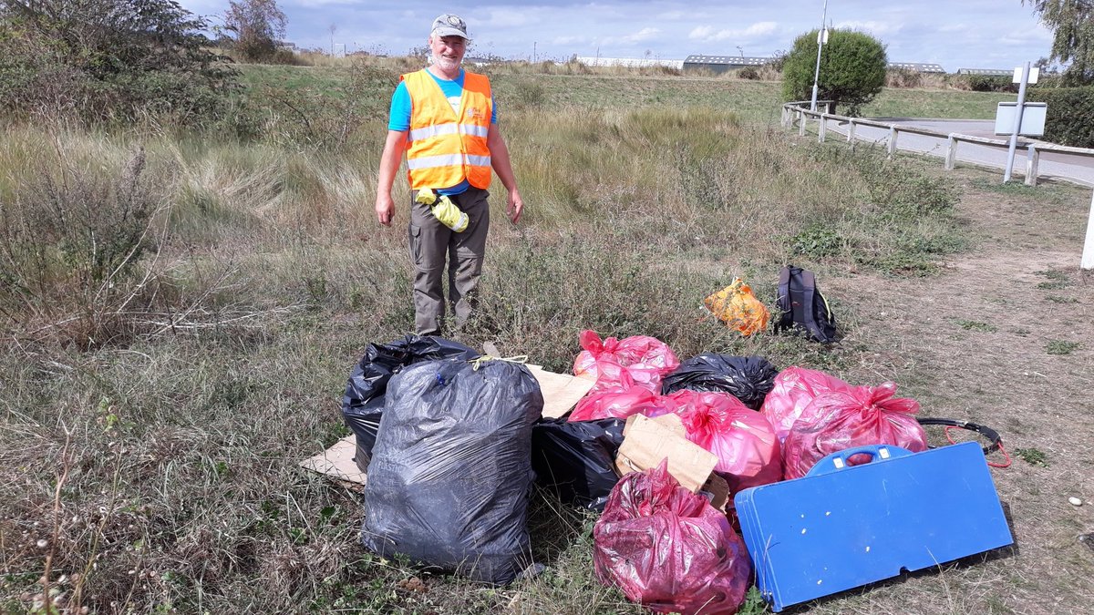 River_Care's tweet photo. Clearing a grot spot for @KeepBritainTidy #greatbritishspringclean ๐ฎโป๏ธ
Loads of historic litter gone for good. 10 glass, 50 cans and 60 plastic bottles collected. Heybridge Basin is just a bit tidier today ๐๐๐ https://t.co/tkkVXQPNur