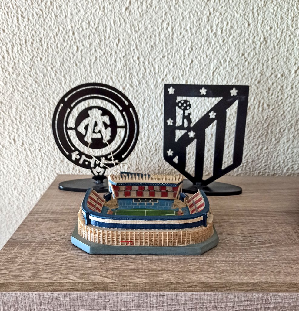 develez77's tweet photo. Mueble nuevo, rincón perfecto. 
#ForzaAtleti https://t.co/MEZ21LnShF