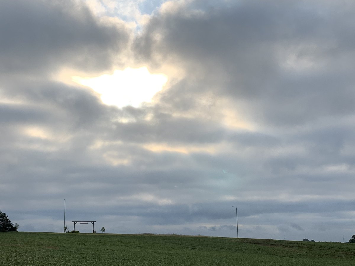 mitsinessa's tweet photo. That’s the SUN!! It’s going to be a great weekend! #runningsmiles #weatherlover ☀️ https://t.co/RDf8Z83LX2