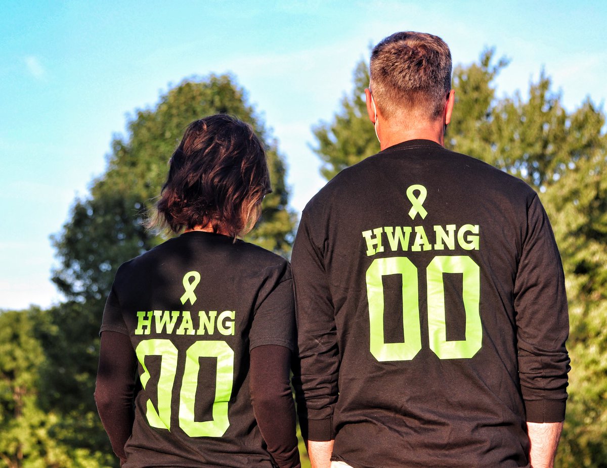 TMCNEWS's tweet photo. Friends and family of Jakob Hwang gathered last night around his grave to remember & celebrate his life, on what would’ve been his 20th birthday.
Jakob died 2 years ago after a 2 year battle with cancer.
#HwangStrong #endcancer
PS: The balloons were biodegradable 🎈 https://t.co/7oC5F8y5qv