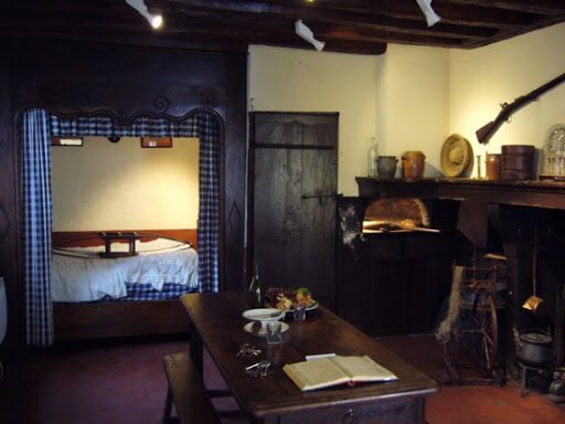 Louis Braille est né ici, à Coupvray (Seine-et-Marne), en janvier 1809, au sein d’une famille modeste mais alphabétisée. Sa maison natale est aujourd’hui un joli petit musée comme on en trouve tant en France...