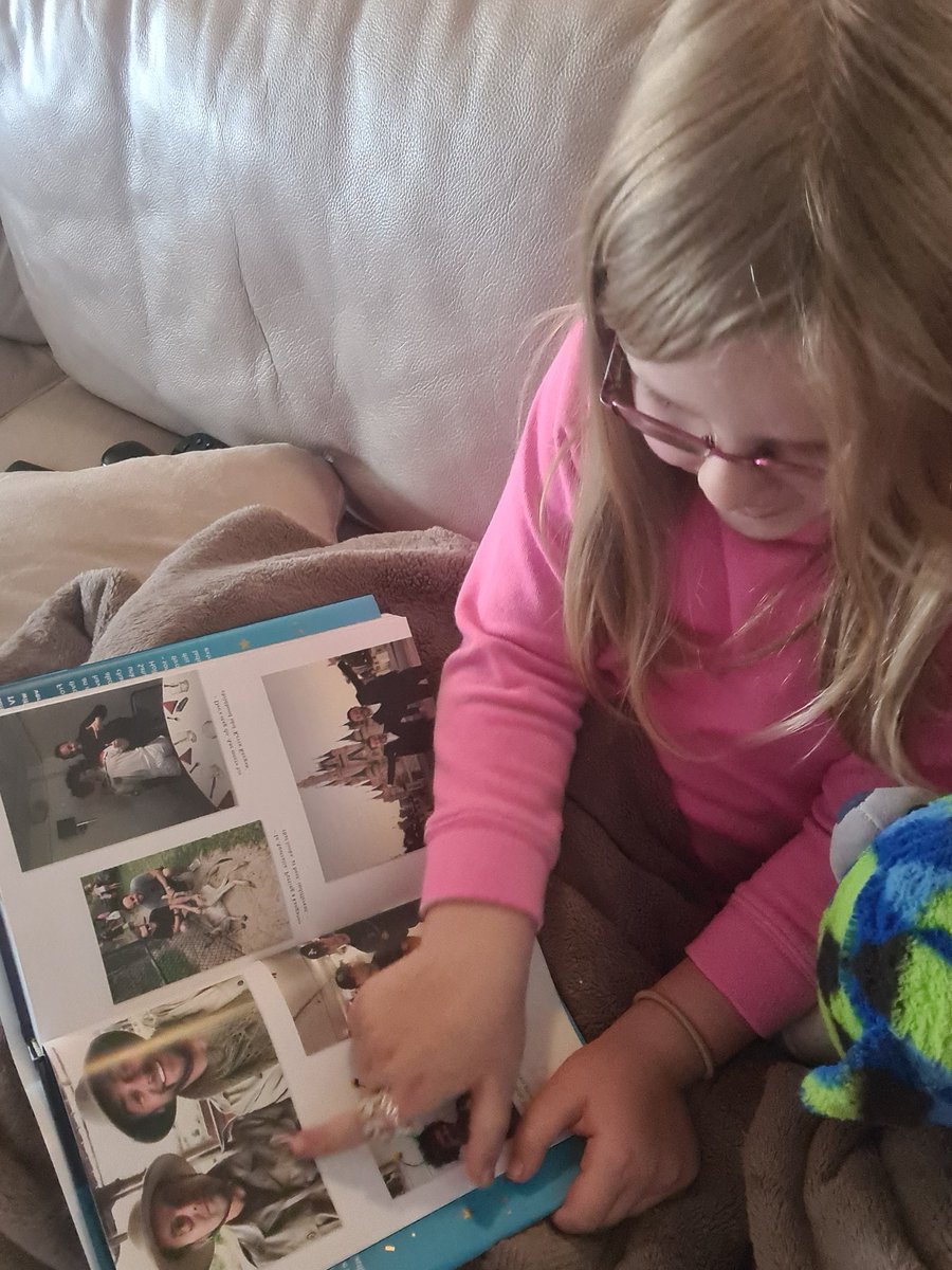 smilerjen's tweet photo. A relaxing Saturday afternoon reading @antanddec with my girl 🥰 https://t.co/10V8un8xnQ