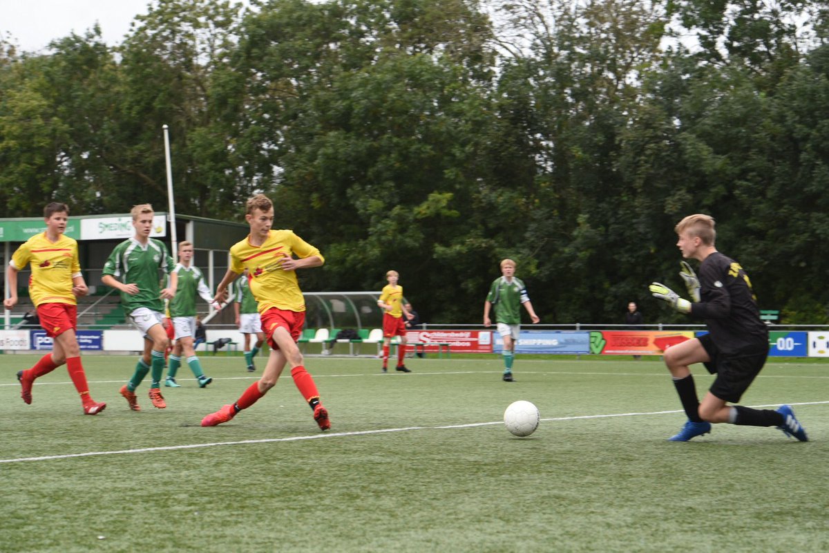Stevig maar mooi potje....
Jammer van het cadeautje voor Zeerobben in de laatste minuut (penalty)
Eindstand 
Z'robben - <a href="/VVOosterlittens/">V.V. Oosterlittens</a> 17-1   3 - 3