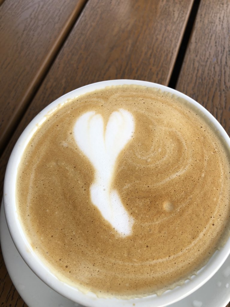 writer_suzy's tweet image. When they try to put a heart on your coffee...or is it? 😂😂😳 #howrude