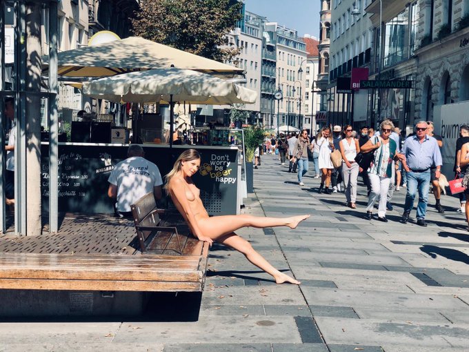 1 pic. Today public nudity in Vienna 😘 https://t.co/MjbTdfc5aC