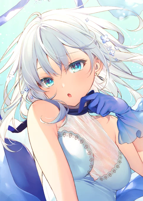 最近瞳の上のほうに小さくハイライト入れるとかわいい度あがるのでは…?と思って入れてみてる 
