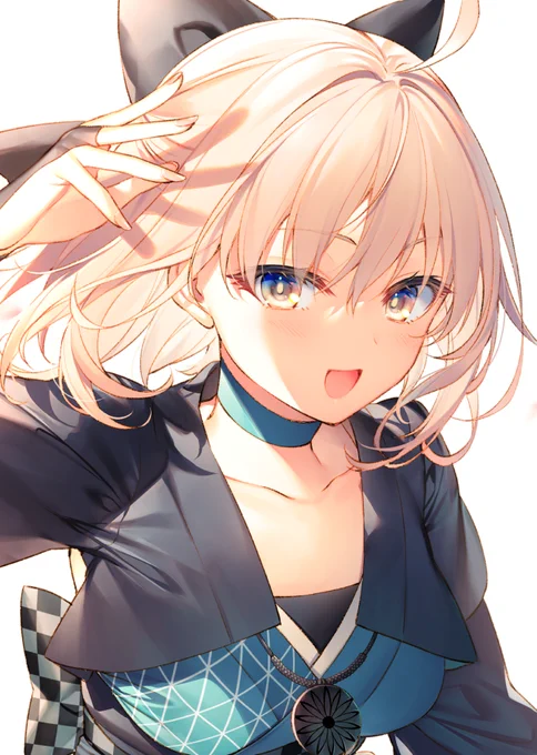 最近瞳の上のほうに小さくハイライト入れるとかわいい度あがるのでは…?と思って入れてみてる 