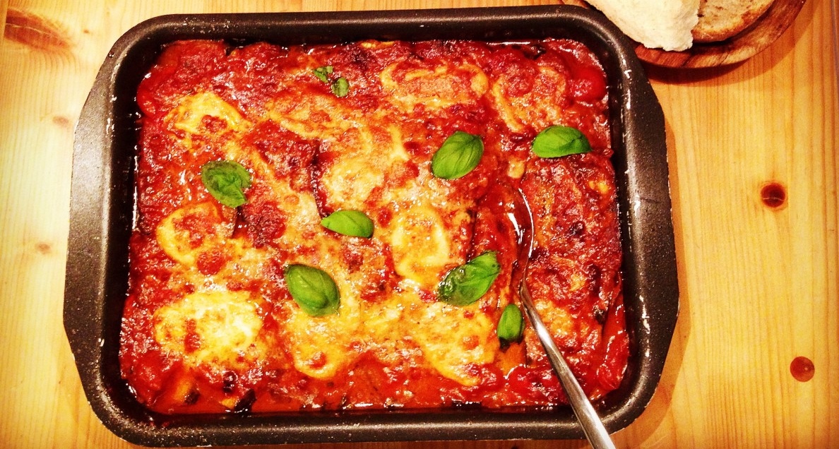 DasRezept's tweet photo. Melanzane alla parmigiana: Der klassische italienische Auberginenauflauf mit würziger Tomatensauce, Mozzarella und Parmesan holt das Beste aus der Aubergine heraus - und lässt einen keine Sekunde das Fleisch vermissen. https://t.co/HTNh4XVwLY https://t.co/ePIjq7k4b6