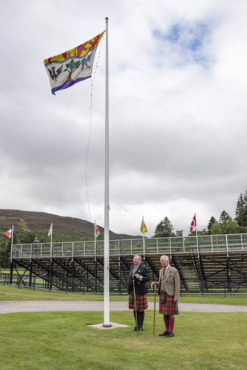 ClarenceHouse's tweet image. On Saturday 29th August, The Duke of Rothesay visited the site of the Braemar Gathering to raise the standard which launched the #VirtualHighlandGames, taking place today.

🏴󠁧󠁢󠁳󠁣󠁴󠁿 His Royal Highness is Patron of The Scottish Highland Games Association.