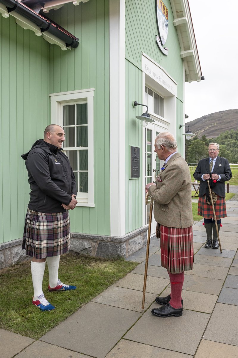ClarenceHouse's tweet image. On Saturday 29th August, The Duke of Rothesay visited the site of the Braemar Gathering to raise the standard which launched the #VirtualHighlandGames, taking place today.

🏴󠁧󠁢󠁳󠁣󠁴󠁿 His Royal Highness is Patron of The Scottish Highland Games Association.