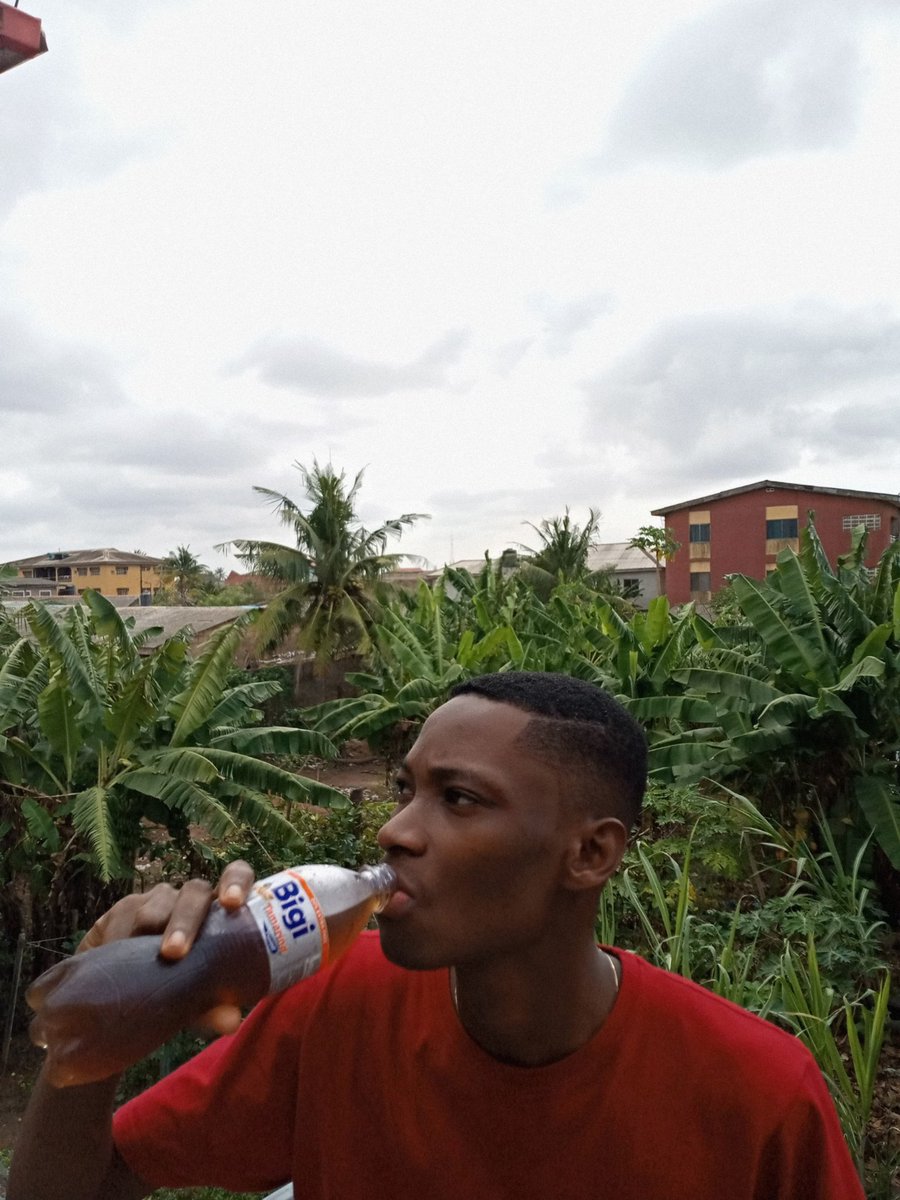 thisistolu's tweet photo. In davido's voice "Banana island chilling cheiii" with Bigi tamarind, my official Saturday chills drink🤫🤫 https://t.co/tHb4LEONWL
