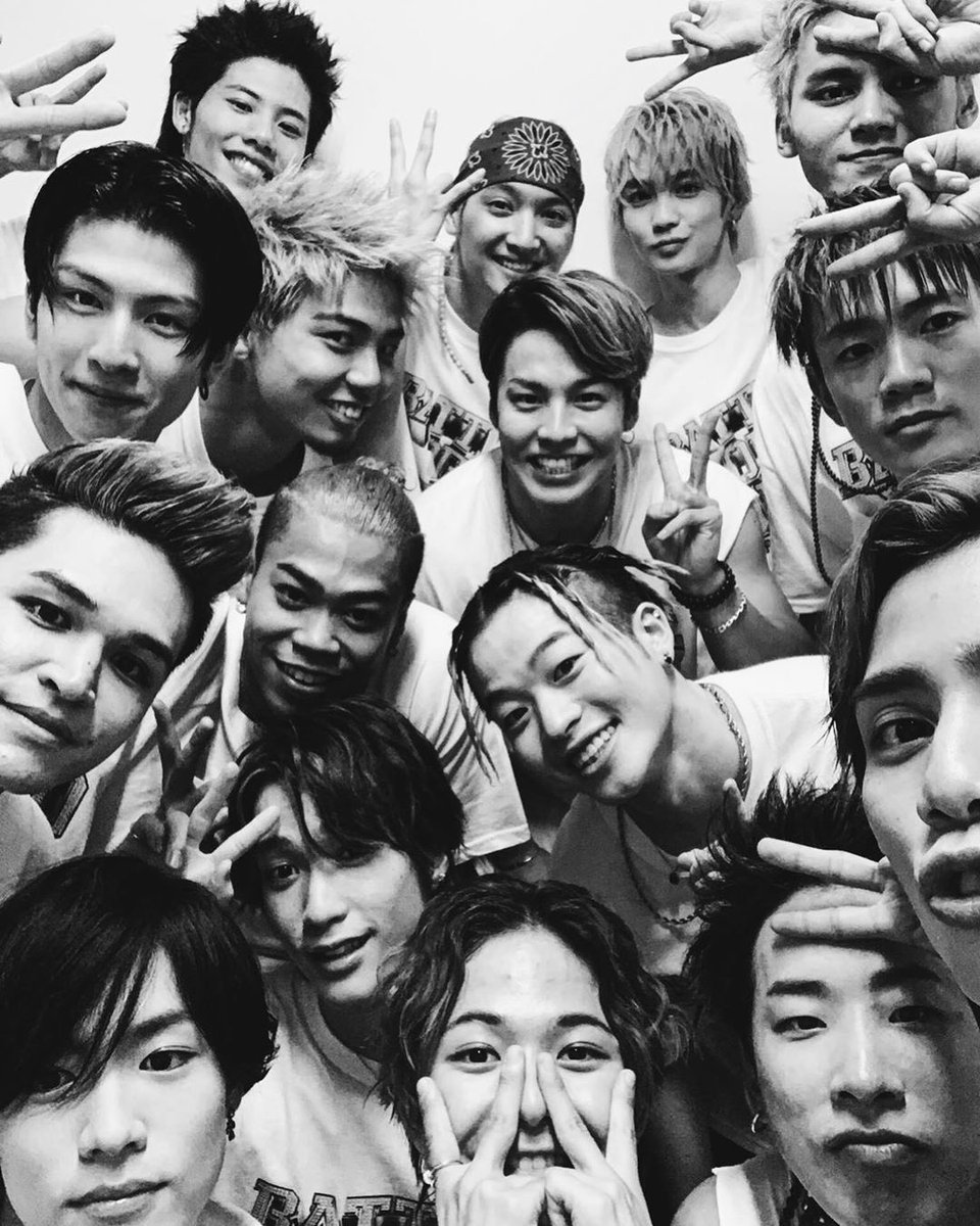 JsbGun361's tweet photo. 6周年おめでと〜〜！！！
みんなのことを見てると
みんな成長してるなーって
6周年あっという間にきたなーって感じで
このグループを応援してきてよかったなって思います🌻💛
みんな家族みたいでわちゃわちゃするところが凄い好きなのと一人一人個性がすごいから
みんな面白いので好きです( ˶˙ᵕ˙˶ ) https://t.co/1NuS8MmG6A