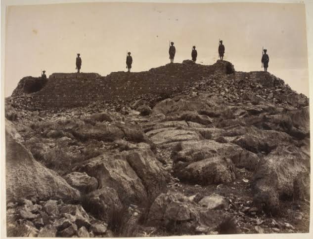 Due to the forts not being visible to each other, Saragarhi was created midway, as a heliographic communication post.