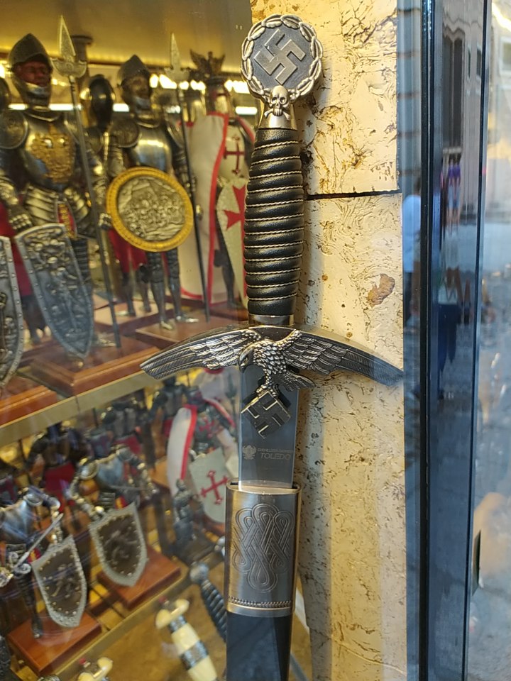 En una tienda en Toledo... ¡Esto es España!