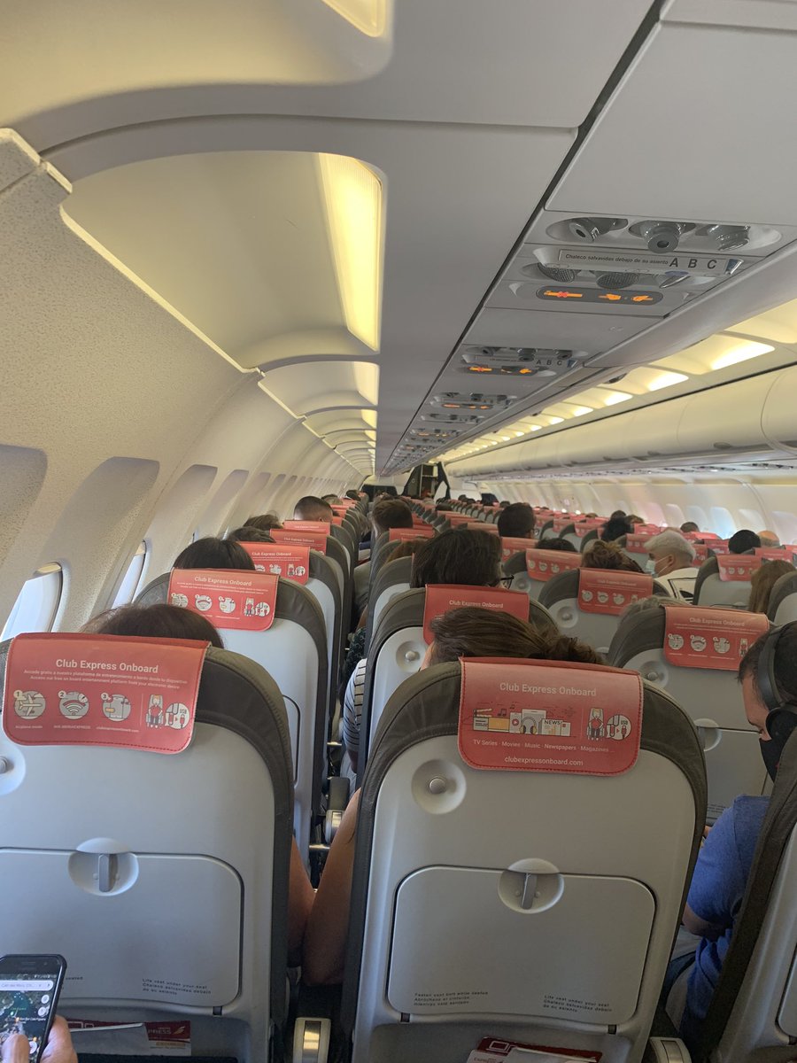 La paradoja del comediante en la actualidad no es la de Diderot. Es esta. Viajo a Mallorca en un avión lleno para actuar en un teatro reducido a menos de la mitad de aforo. Políticos que defendéis estas absurdeces...¡Idos a la mierda! que diría F.Fernán Gómez.