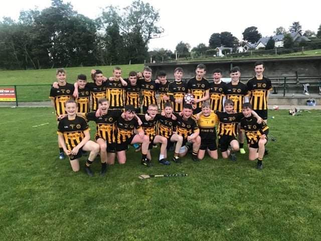 Pictures of the u14 side who defeated St Finbarrs in the Derry shield Final. Just rewards for a side that shows great heart, determination and skill. Well done lads and Management! More match pics and some videos to follow :)