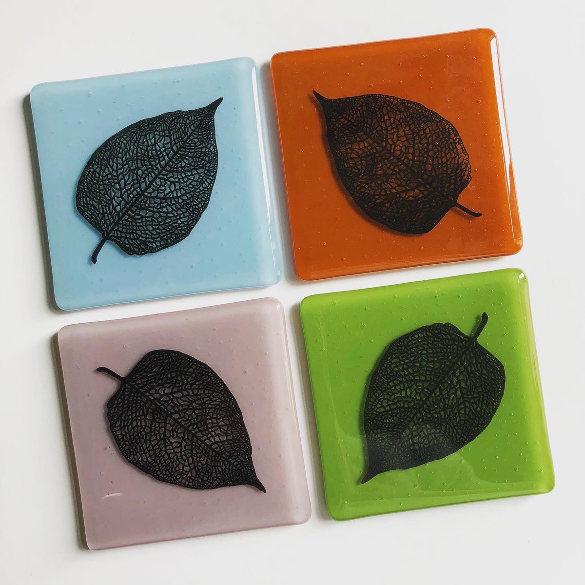 treptowglass's tweet photo. Autumn Leaves - who doesn’t love them? These are some brand new coasters. Also, my Giveaway is closing tomorrow, don’t forget to enter on the original post on my profile (the picture with the red leaves).
#autumn #autumnleaves #autumncoaster #giveaway #autumncolours #competition https://t.co/wSv5EtYbIO