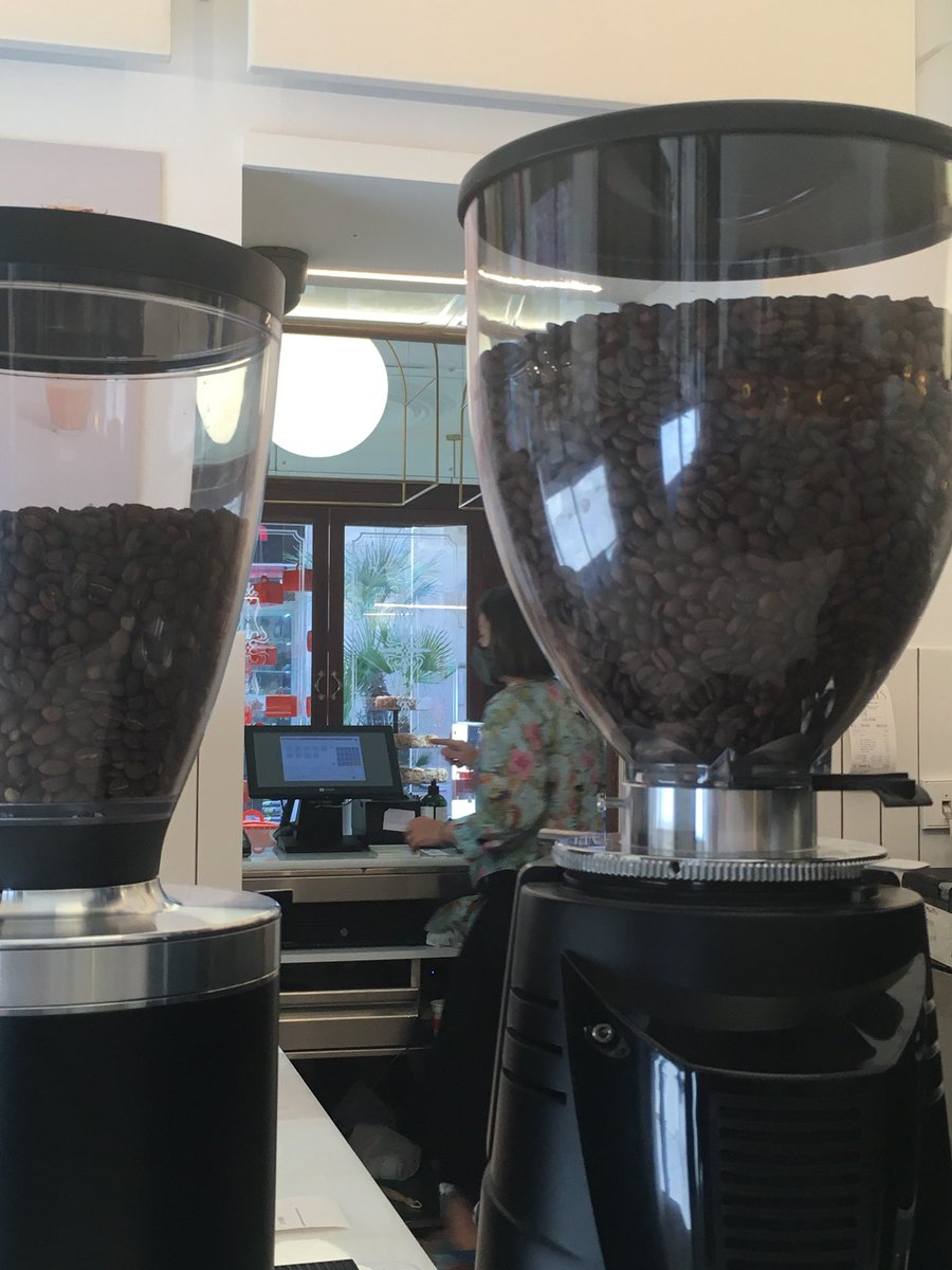 zaidamuxim's tweet photo. Un café al barri. Un espai recuperat amb memòria i empreses locals #brunells @CafesMagnifico @canalpastisser https://t.co/WbxB0yq8Rl