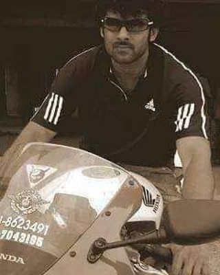 ManojPrabhas23's tweet photo. How many RTs for this pic 

#41DaysToREBELSTARBDay
#Prabhas https://t.co/cIX2qQd0mC