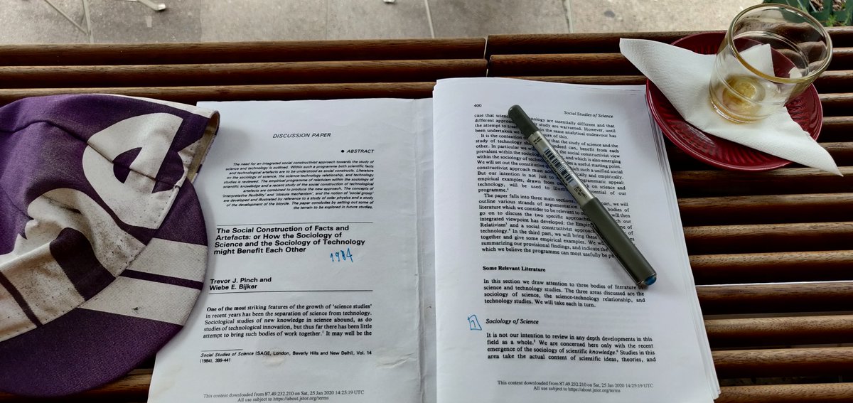xmacex's tweet photo. Reading old #STS is SO REFRESHING!! 🤩 Pinch&amp;Bijker. 1984. Social Construction of Facts and Artefacts. Classics aaaaahhhh 📄😌 #bliss #EPOR #SCOS #alwaysbestudyingclassics https://t.co/VgZDrZnDFd