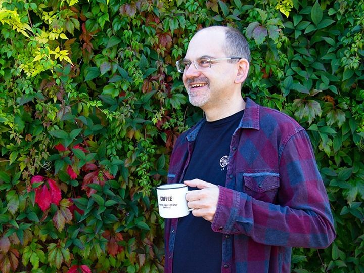 BeanSmitten's tweet photo. Hi 👋 I'm Darren, and I run our amazing small batch coffee roastery with my team, on the border of Kent/Sussex, lovingly named Bean Smitten - because who doesn't LOVE coffee? ❤️☕❤️#drinkbettercoffee #BeSmitten☕ https://t.co/ezf4ILy9cG