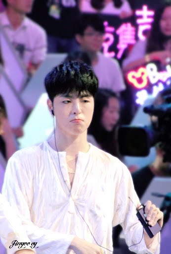 A thread;It is your rite of passage as an iKONIC to watch iKON in the Heroes of Remix performances. In this journey, you will also discover the unique & versatile colour that is  #Junhoe’s voice. For those about to rock with him, I salute you. @YG_iKONIC  #iKON  #아이콘