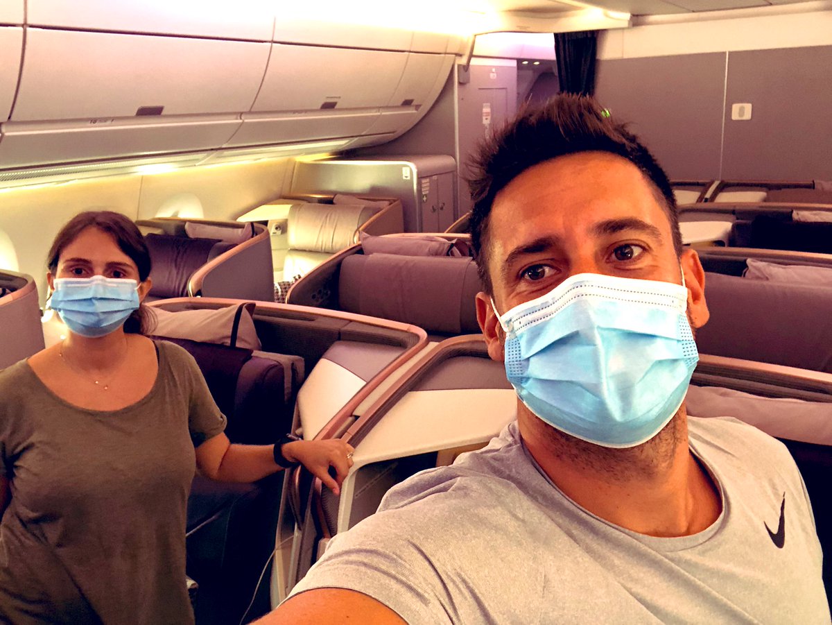 Empezando la vuelta a Singapur, avión y cuarentena a la llegada en un hotel. De momento no empezamos mal, cabina de business para nosotros! 🤪 #SHN #ReturningtoSG #SingaporeAirlines #Singapore #COVID19