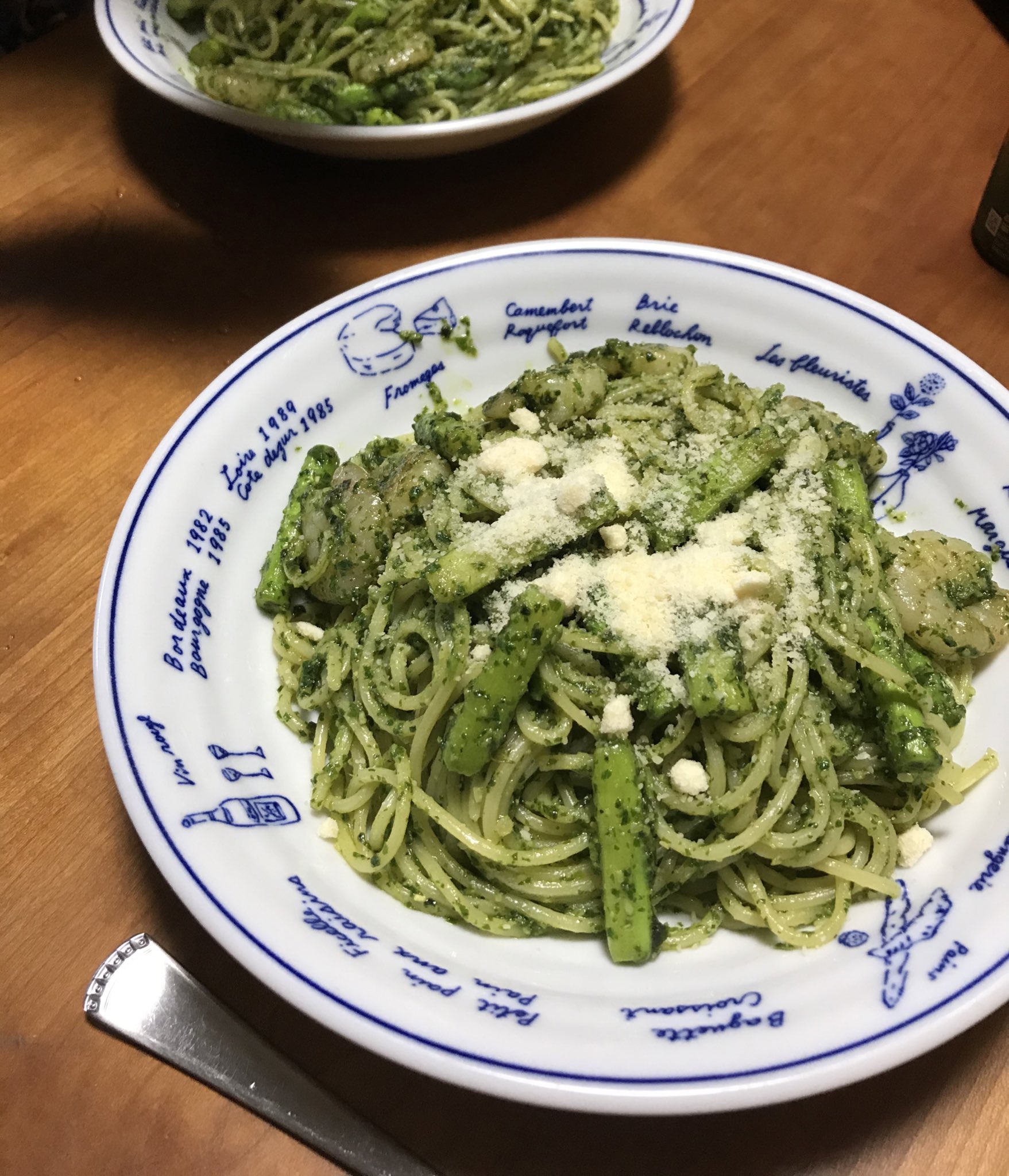 ノスゲム בטוויטר 今日の夕飯は 昼間に収穫したバジルでジェノベーゼパスタ 具はエビとアスパラ ジェノベーゼソースはバジル ニンニク 松の実 オリーブオイルをガーッとフードプロセッサーで混ぜるだけで簡単にできる 部屋中めちゃくちゃ ノスゲム בטוויטר 今日の夕飯は 昼間に収穫したバジルでジェノベーゼパスタ 具はエビとアスパラ ジェノベーゼソースはバジル ニンニク 松の実 オリーブオイルをガーッとフードプロセッサーで混ぜるだけで簡単にできる 部屋中めちゃくちゃ