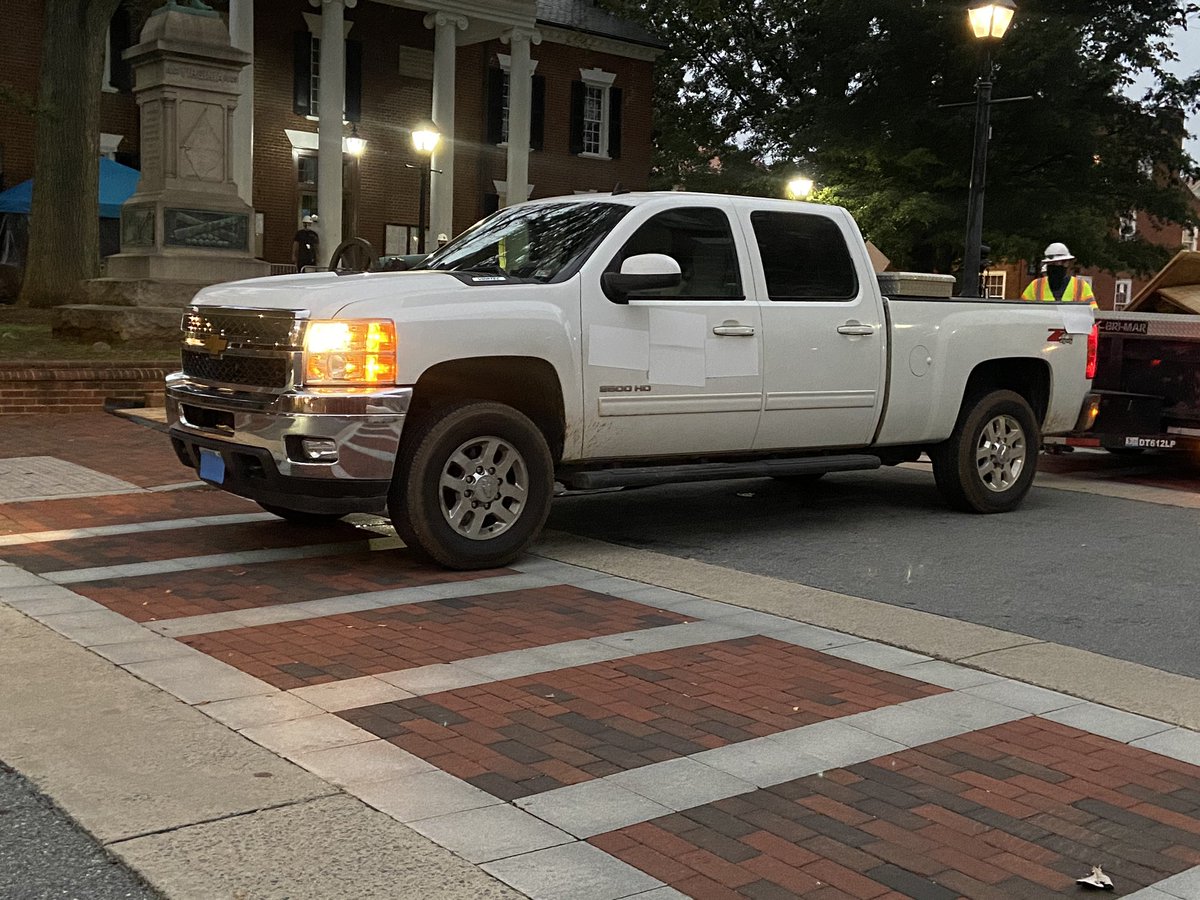 the company handling the removal has covered their license plate and company logo. other companies doing statue removals have gotten credible threats from confederate weirdos, i’m sure they’re no different.