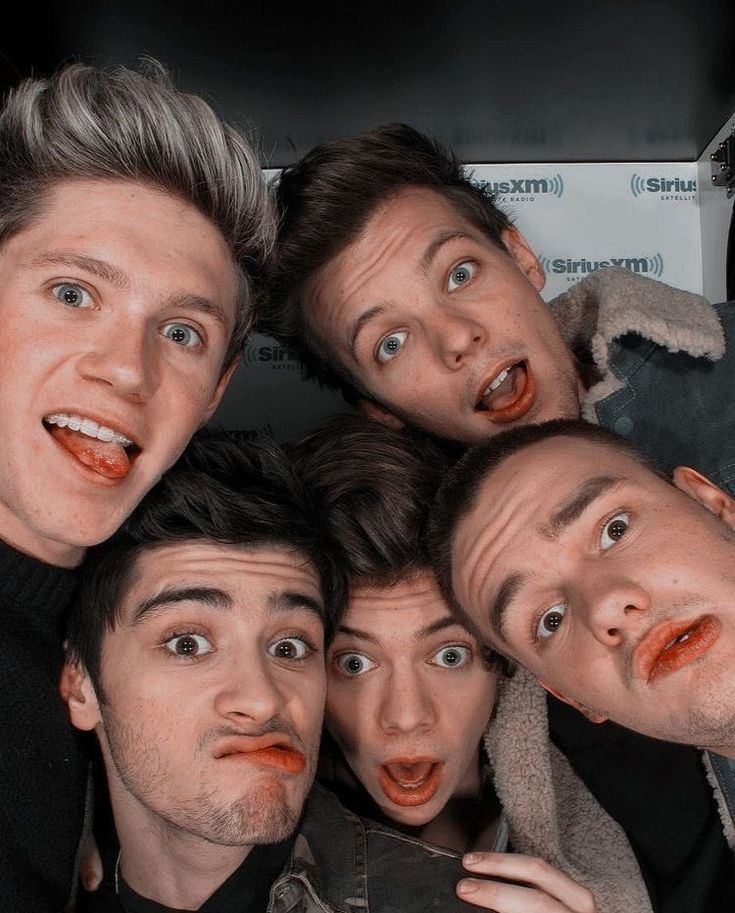 bananaspriint's tweet image. directioners in 2015:
I'll wait for you. 

directioners in 2020:
'Cause I'm not givin' up
I'm not givin' up, givin'
up
No, not yet.
Even when I'm down to my last breath.
#10YearsOfOneDirection