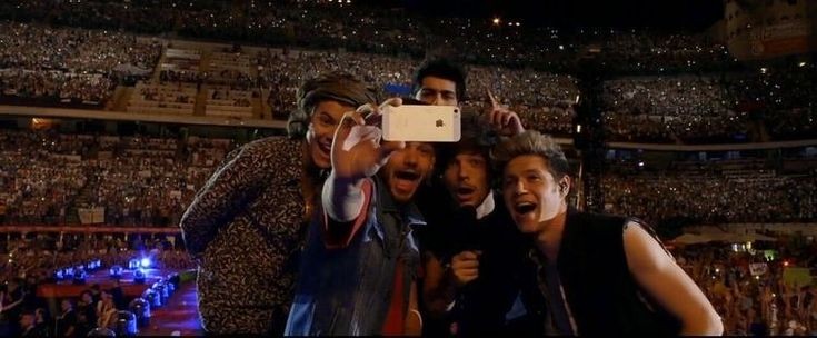 bananaspriint's tweet image. directioners in 2015:
I'll wait for you. 

directioners in 2020:
'Cause I'm not givin' up
I'm not givin' up, givin'
up
No, not yet.
Even when I'm down to my last breath.
#10YearsOfOneDirection