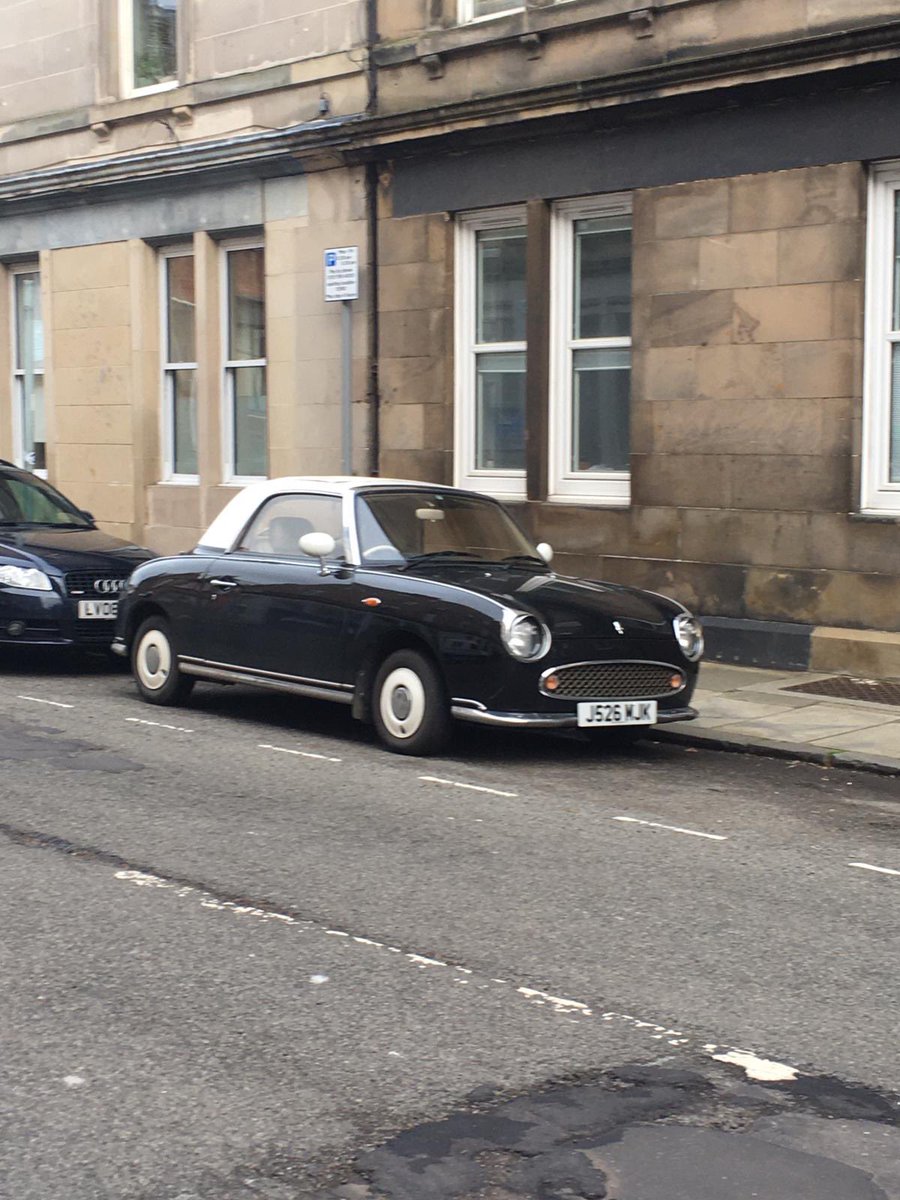 Collectomaniac3's tweet photo. Youngest daughter getting in on the act with spotting fab tiny classics in Edinburgh🏴󠁧󠁢󠁳󠁣󠁴󠁿👍😎 #Mini #Figaro @NissanUK @My_Classic_Car @CCCuration https://t.co/RXZKyfo9Xa
