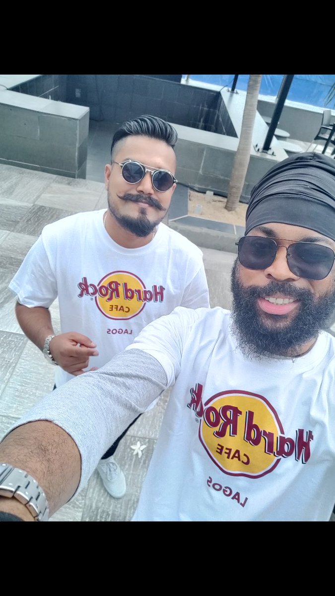 desmondclovics's tweet photo. Hey ! Who missed me! 🤗🤦‍♂️😂🙄😜 #parry #lagos #SaturdayMorning #love https://t.co/oRbDldusYk