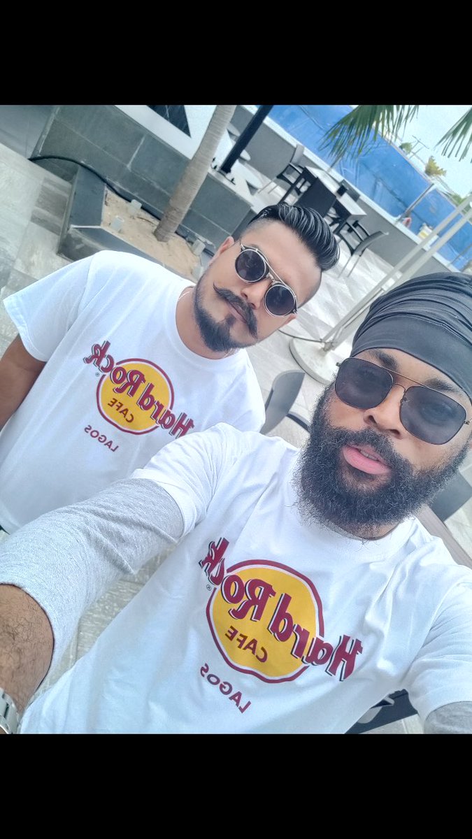 desmondclovics's tweet photo. Hey ! Who missed me! 🤗🤦‍♂️😂🙄😜 #parry #lagos #SaturdayMorning #love https://t.co/oRbDldusYk