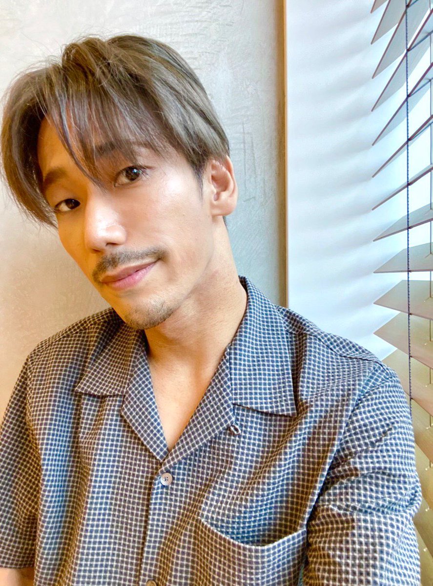 Naoki Kobayashi もうバレちゃったかな Newhair いろんな色に見える タマムシ色直己 です どうかなあ そしてまもなく Musicday 出るよ 観てね 今日の出演時は 整髪料の関係で 結構暗髪に見えるお知らせ 直己の Naoki Kobayashi もうバレちゃったかな Newhair いろんな色に見える タマムシ色直己 です どうかなあ そしてまもなく Musicday 出るよ 観てね 今日の出演時は 整髪料の関係で 結構暗髪に見えるお知らせ 直己の