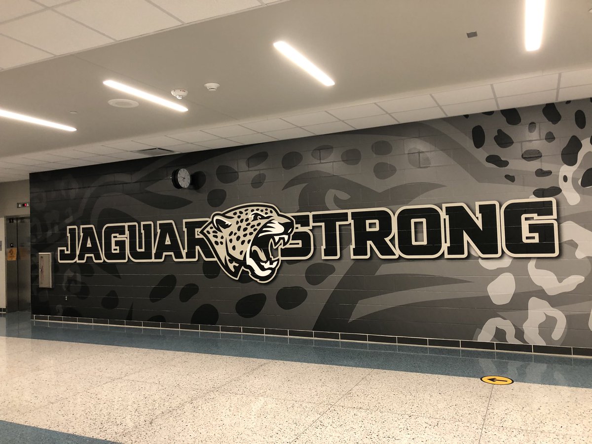 KingNancia's tweet photo. Completed my first week of school at Rowe Middle School! Many challenges came our way this week but together we overcame every obstacle! So thankful for my new Jag family! #RoweCFISD #CyFairISD https://t.co/k5sFKZzODQ