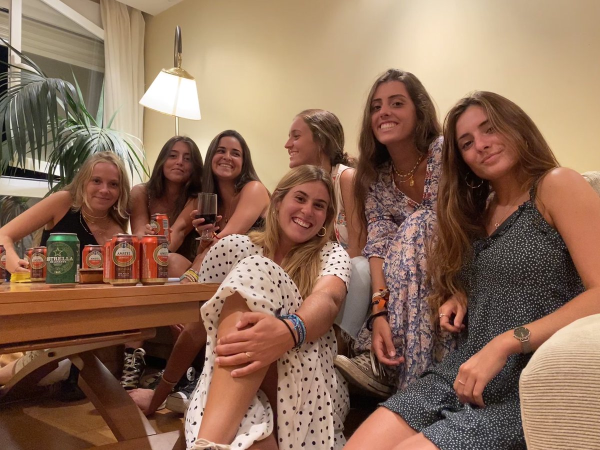lolaescondrIlas's tweet photo. No quiero separarme de ellas💔 https://t.co/6uDKcP05vv