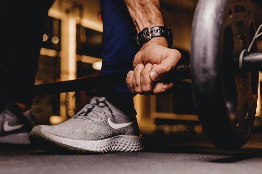 xataka's tweet photo. Ejercicios de cardio vs. fuerza para adelgazar: lo que dice la ciencia https://t.co/VRsFO2AEw8 https://t.co/AGvbf40PGr