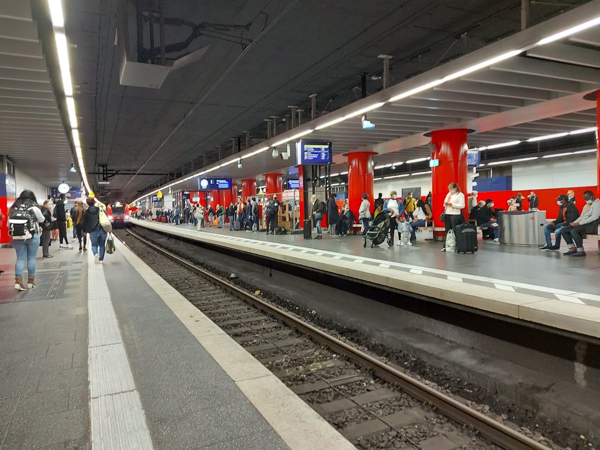 El túnel que creua la ciutat i agrupa totes les línies, inaugurat al 1972, arriba al límit de 30 trens per hora i sentit en hora punta. Amb velocitat màxima de 80 km/h, ERTMS i LZB. Un dels túnels ferroviaris en conducció no automatitzada més saturats d'Europa!