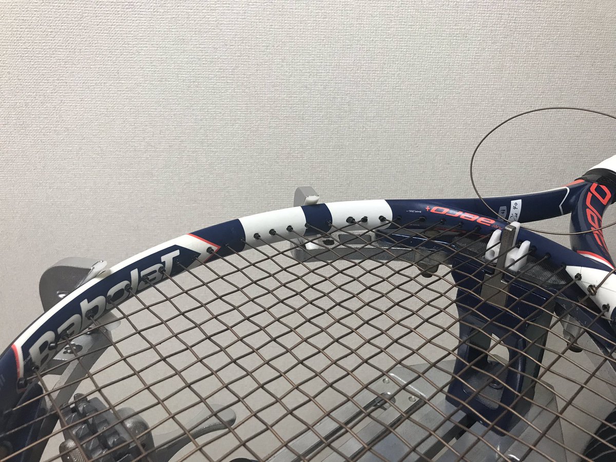 gabu_boruto's tweet photo. RPM POWERを張りました!
1.30が良かったけど、届いていないので1.25を店で買ってきました。
やっぱりお店は高ぴ🥺
横糸を張り始めたら、しずかちゃんのバイオリンリサイタルが始まりました🙄
#RPMPOWER https://t.co/6MSD6bffKM