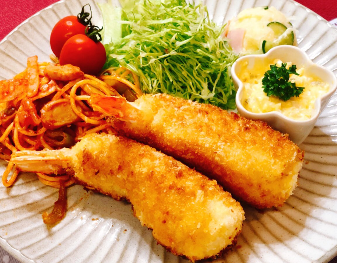 ふーちゃん エビフライ ナポリタン ポテトサラダ オニオングラタンスープ ブルーベリーのミルクシャーベット はんぺんを衣にした太っちょ海老フライです おうちごはん 夜ごはん Twitter家庭料理部 料理好きな人と繋がり