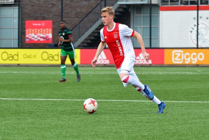 Kenneth TaylorClub: AjaxAge: 18Position: MidfielderNationality: DutchWas with the first-team during pre-season and will be looking to get some Eredivisie minutes. A creative midfielder with bags of talent, Taylor is among the next group looking to star in Amsterdam.