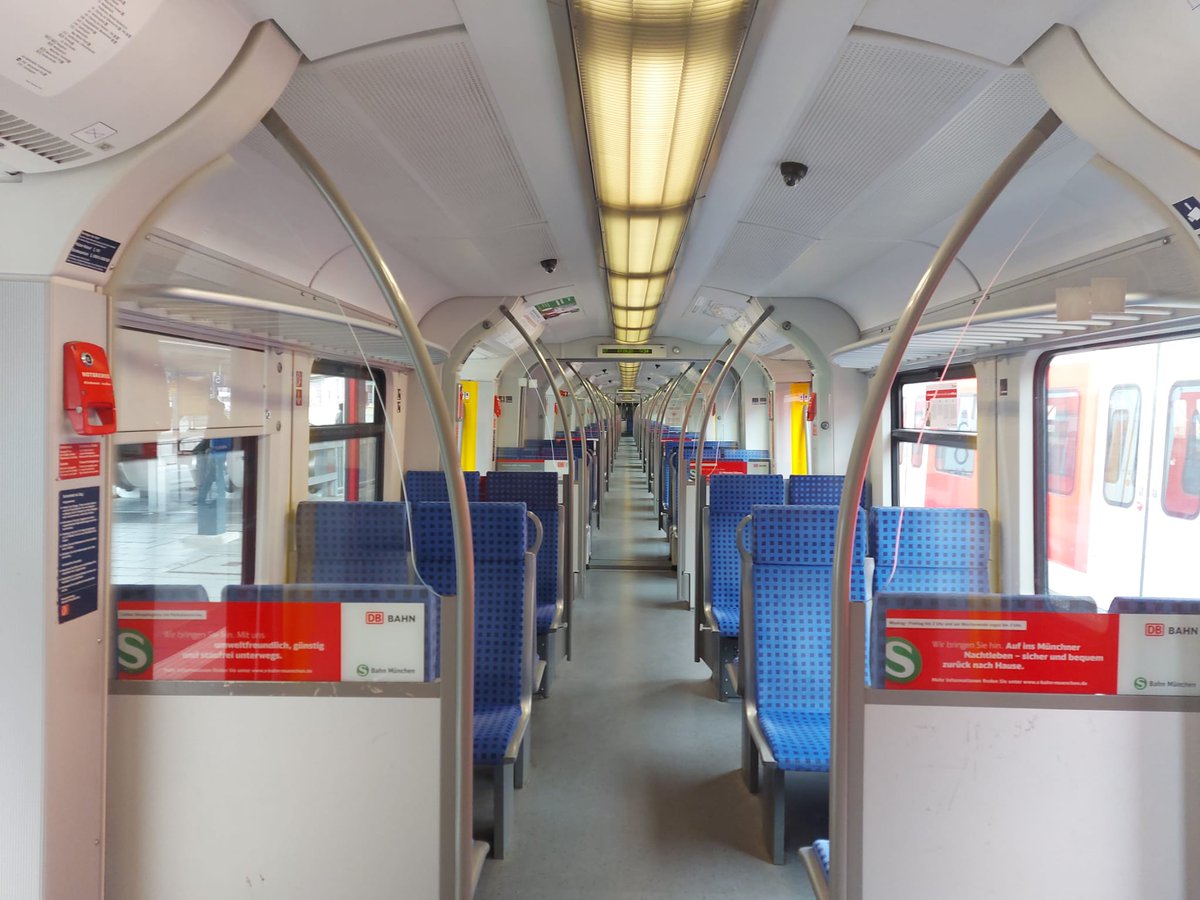 El S-Bahn és un servei similar a FGC (en realitat la "còpia" real és en sentit invers, donaria per un altre fil), amb freqüències cadenciades de 20 minuts constants tots els dies de l'any, que serveix totes les "branques" radials on es distribueix la població.