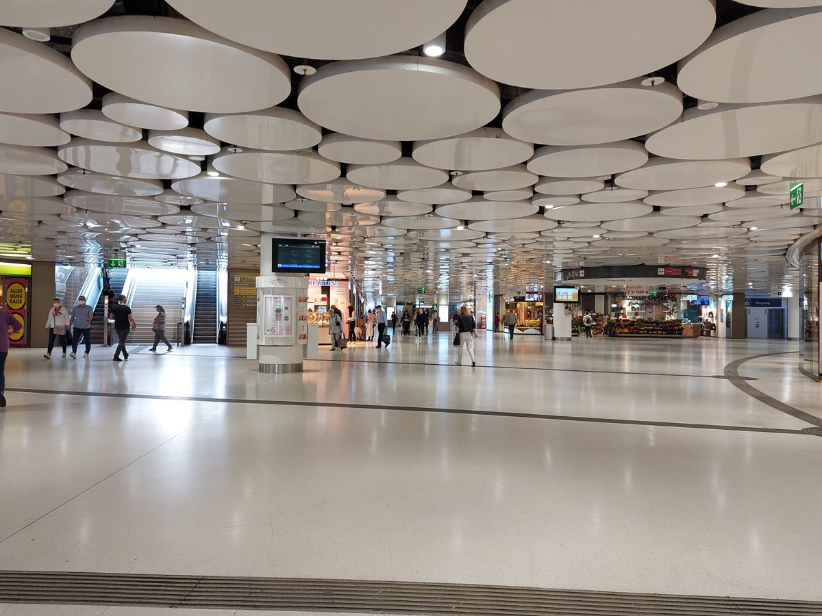També podem parlar de Karlsplatz o Marienplatz, altres dels punts d'intermodalitat principals de la ciutat, però tots segueixen els mateixos criteris.