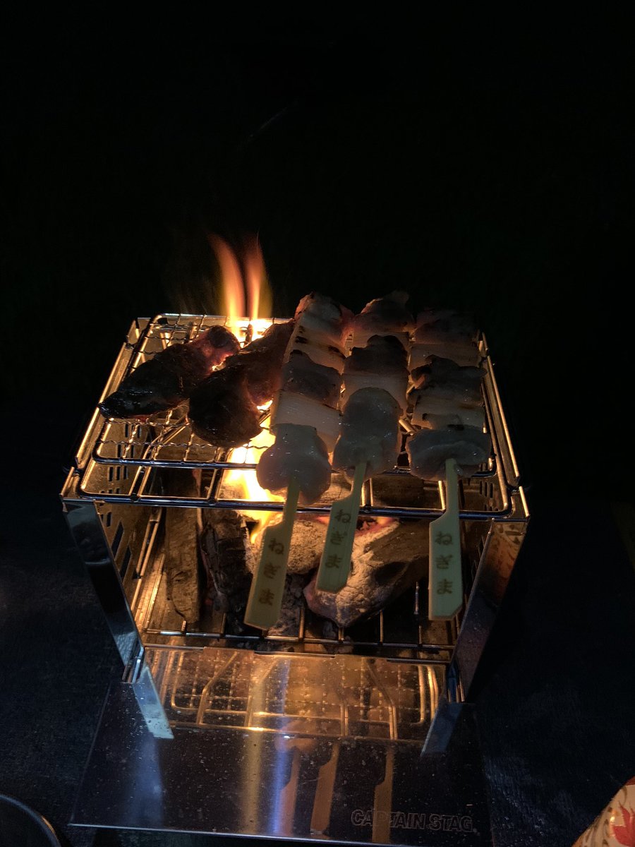 きくりんぐ On Twitter Kamadoで一人炭火焼肉 焼き鳥 ビールが進む ああ 火の粉でクロノスキャビンに穴が開いたあ ソロ キャンプ 一人焼肉 炭火焼鳥 爆ぜる コンパクトグリル